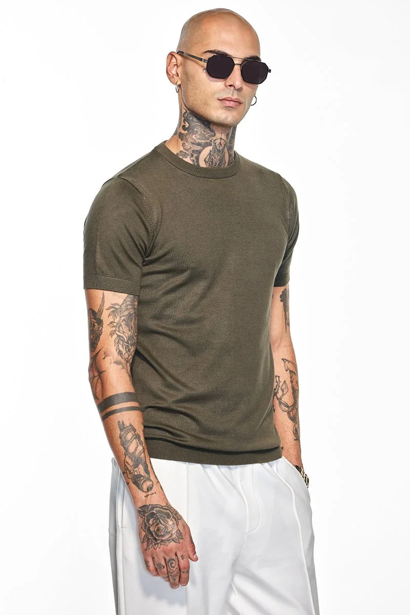 سنيتش تيشيرت كور لاب بقصة ضيقة من نسيج مسطح بزيت الزيتون