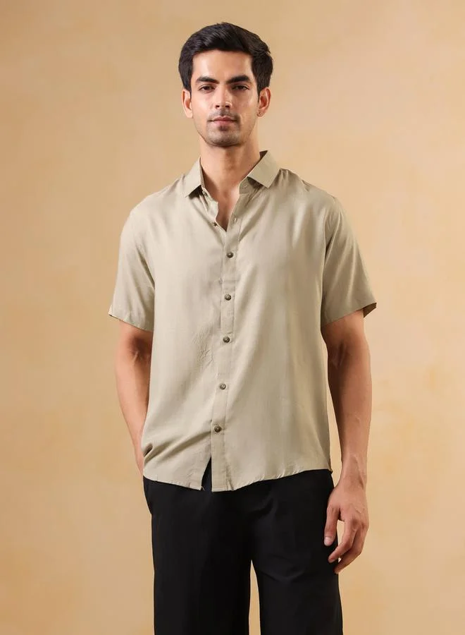 ترولوم قميص رايون سادة بقصة عادية للرجال