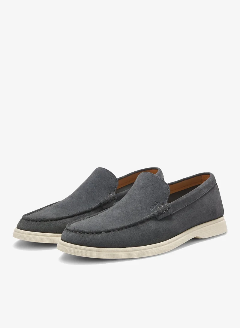 بوس Suede loafers with debossed logo