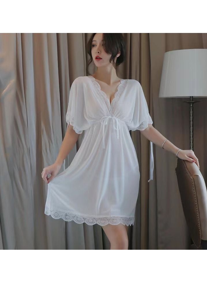 قميص نوم مكشوف الظهر ومزين بتفاصيل من الدانتيل - Image 1