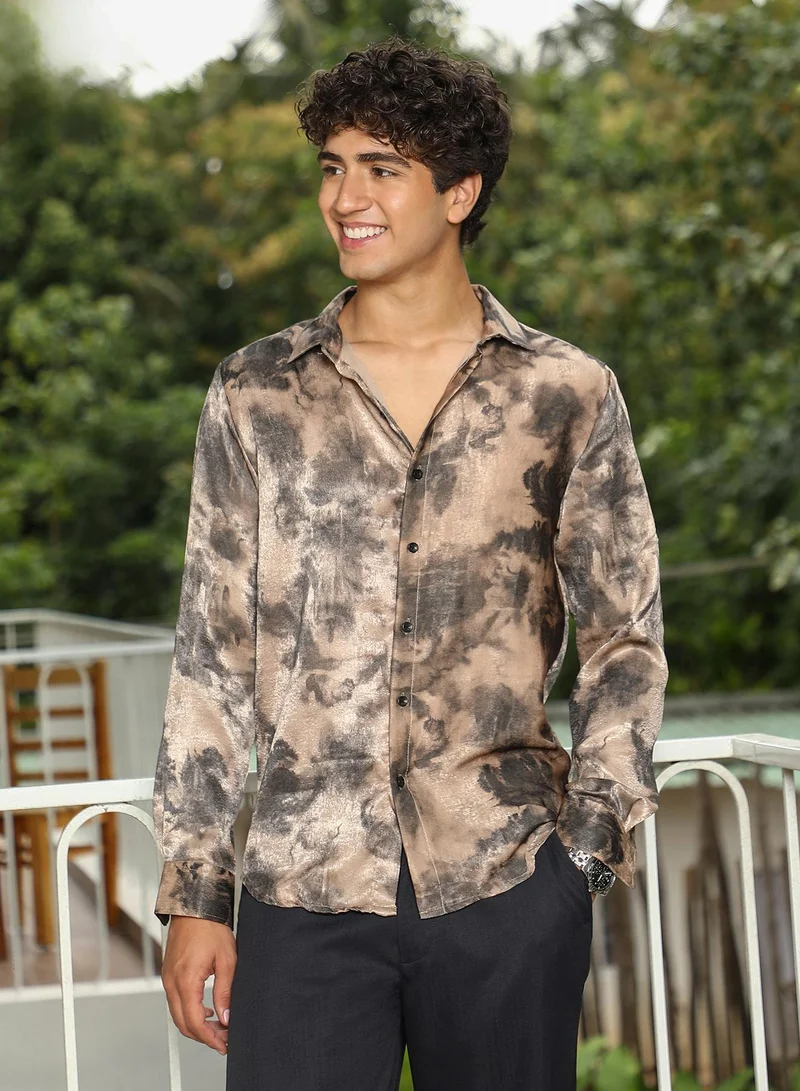 كامبوس سوترا Campus Sutra Men Gleaming-Blur Shirt | Spread Collar Long Cuffed Sleeves | Button Closure Curved Hem | Abstract-Print Suede Feel | Woven Fabric For Evening & Party Wear | Sand Beige