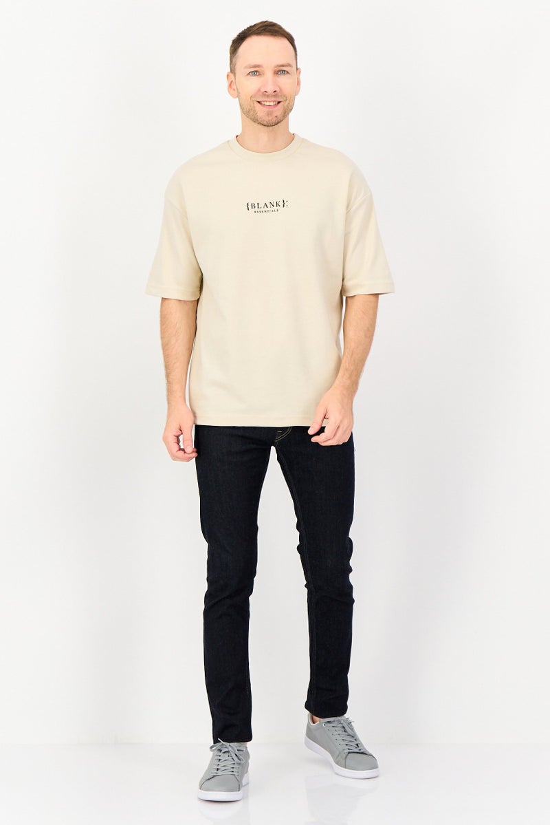 Blank Essentials تي شيرت رجالي بأكمام قصيرة وياقة دائرية بشعار العلامة التجارية، بيج - Image 4