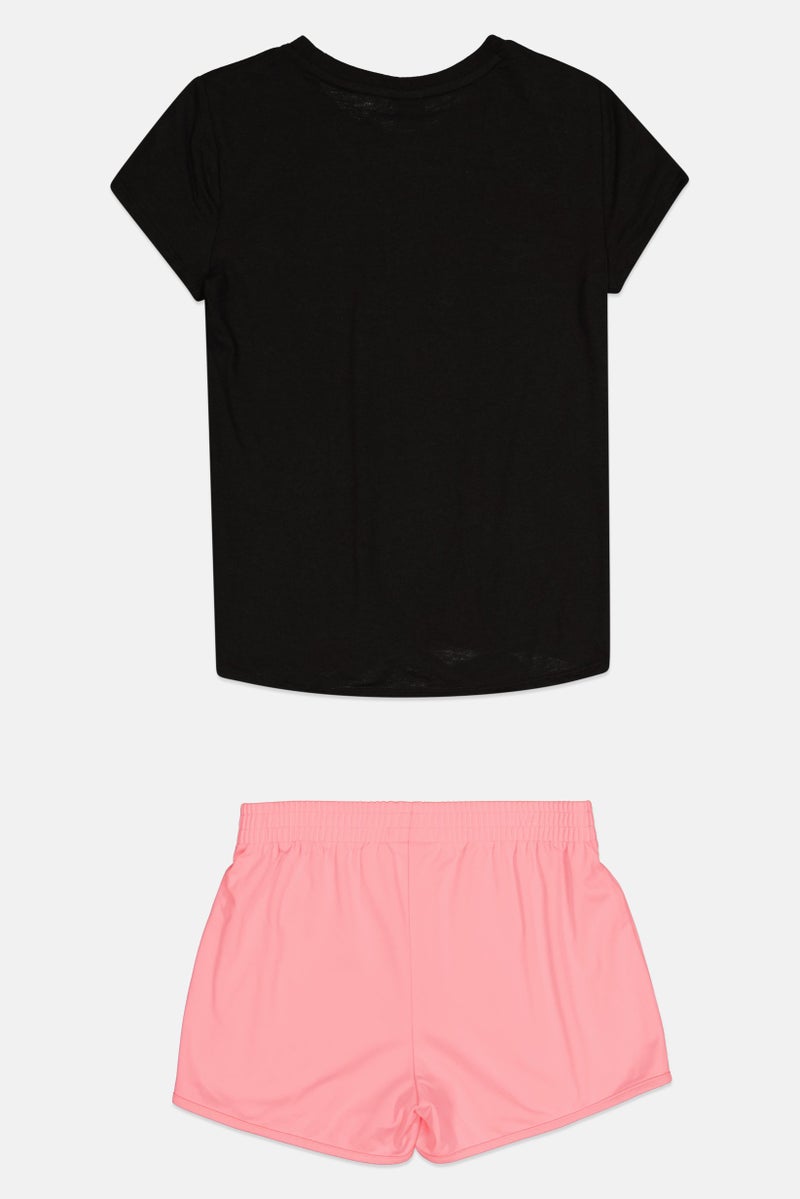 PUMA ملابس رياضية للبنات للأطفال 2 قطعة تناسب شعار العلامة التجارية قميص وسروال قصير، متعدد الألوان - Image 3