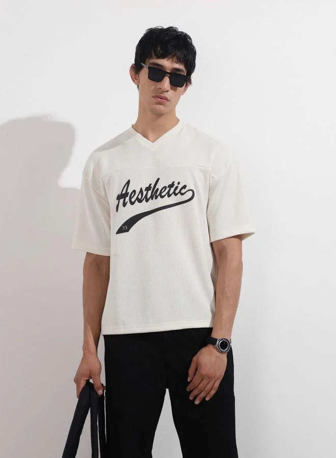 شركة المرآب الهندية Men Boxy Fit Textured V-Neck Half Sleeves T-Shirt