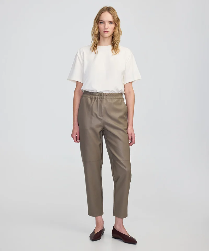 ابيكول Leather-Effect Carrot-Fit Trousers