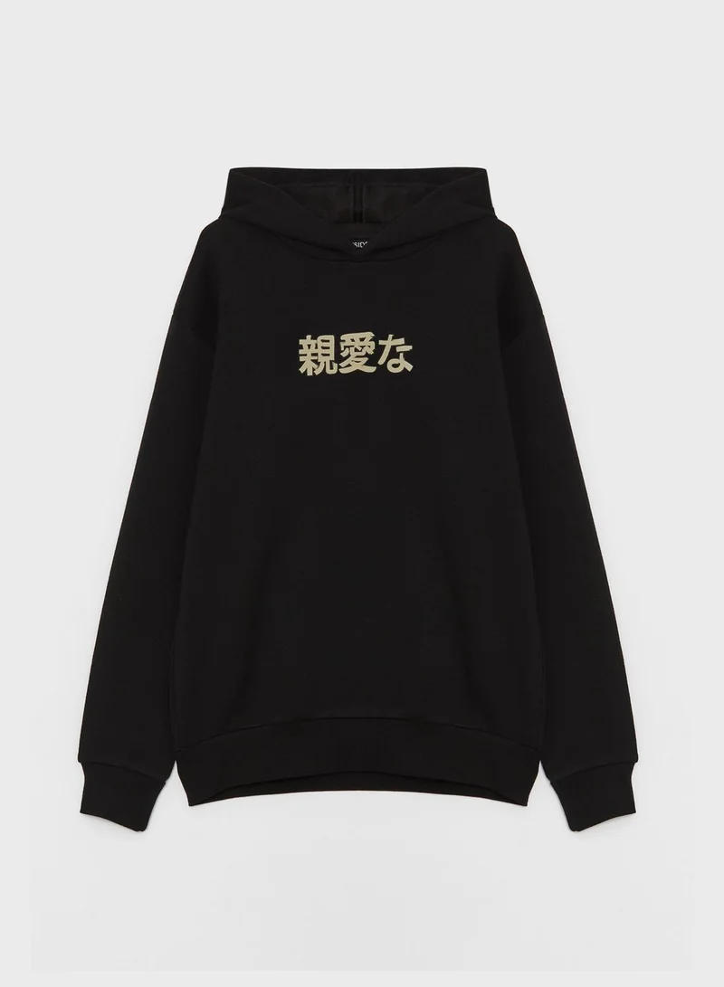 ال سي وايكيكي هودي مزين برسمة