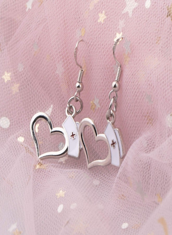 اكتاب أقراط AKTAP الطبية برمز طبي، أقراط للممرضات، هدية طبية للأطباء والممرضات وطلاب الطب، هدية للممرضات المسجلات، والمساعدات الطبية، ومساعدي الأطباء، والممرضات الممارسات، والأطباء البيطريين (أقراط على شكل قبعة ممرضة) - Image 3