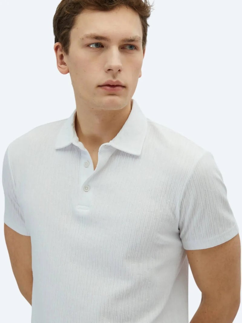 كيب تيشيرت أبيض منقوش بياقة بولو مصنوع من مزيج القطن - Image 4