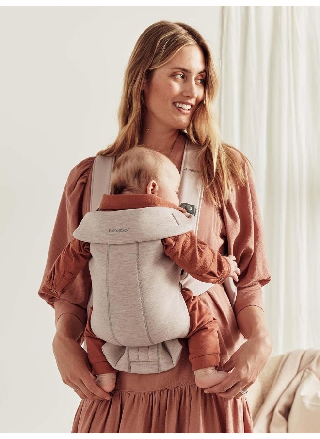BABYBJORN - BabyBjörn Baby Carrier Mini, 3D Jersey, Light Beige - Image 1