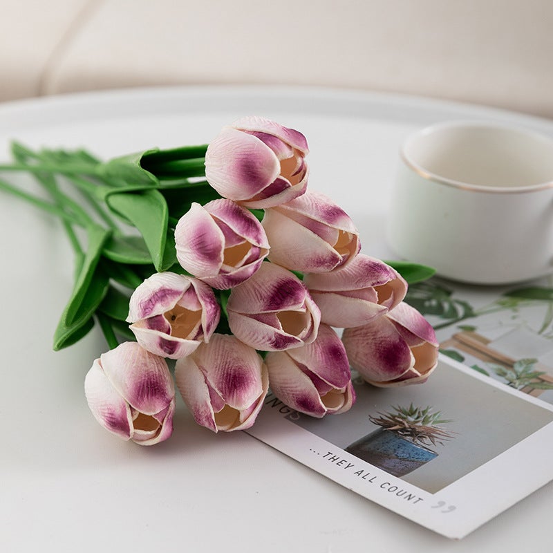 زهور توليب صناعية صغيرة جديدة عبر الحدود من PU للزينة المنزلية وحفلات الزفاف باللون الأحمر الساطع - Image 2