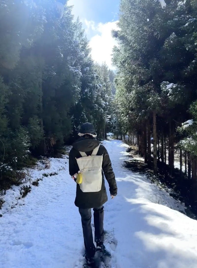 Montbell Montbell White Cotton Double-Shoulder Bag - Large-capacity Outdoor Travel Backpack for Men and Women - Fitness Bag  - Image 2