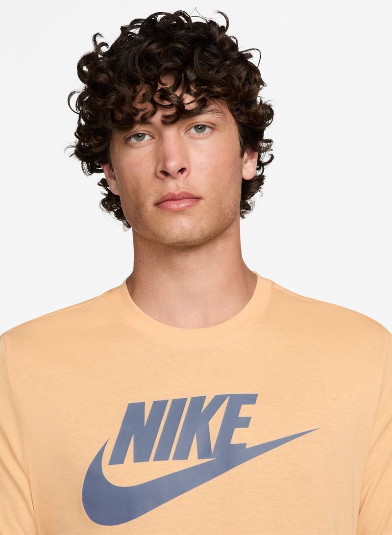 Nike Nsw Futura Icon T-Shirt - Image 3