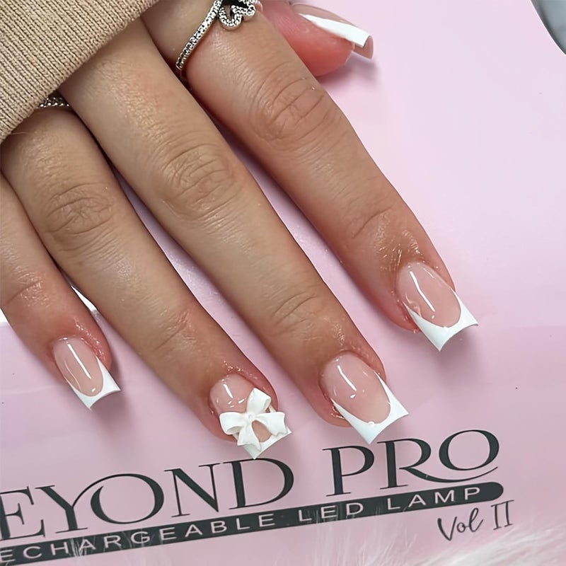 أظافر فرنسية مزيفة 24 قطعة مربعة مع غراء أظافر مضغوطة نمط أظافر ملصقة نصائح أظافر فرنسية مع غراء أظافر للفتيات والنساء فن الأظافر