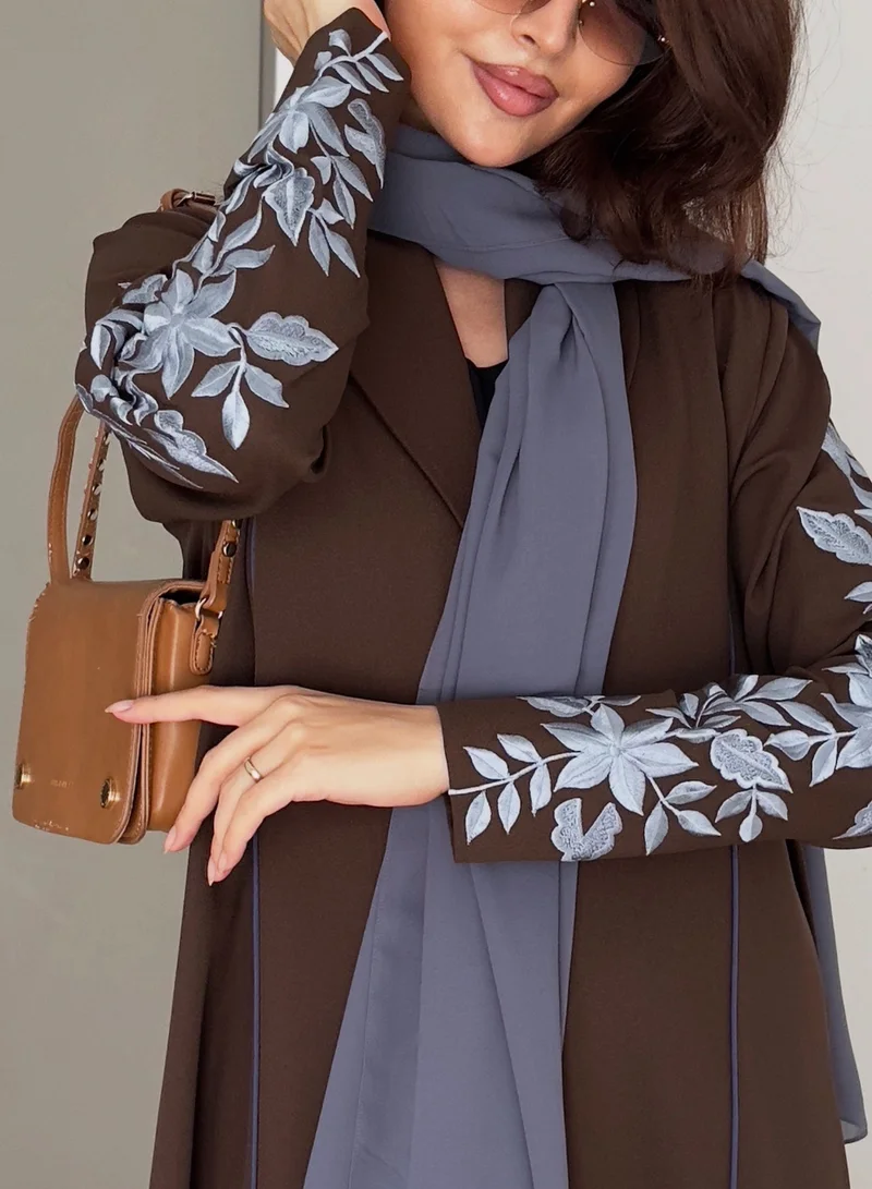 روزيت عباية عباية مزينة بقصّة بيج، تصميم عباية أنيق وعصري