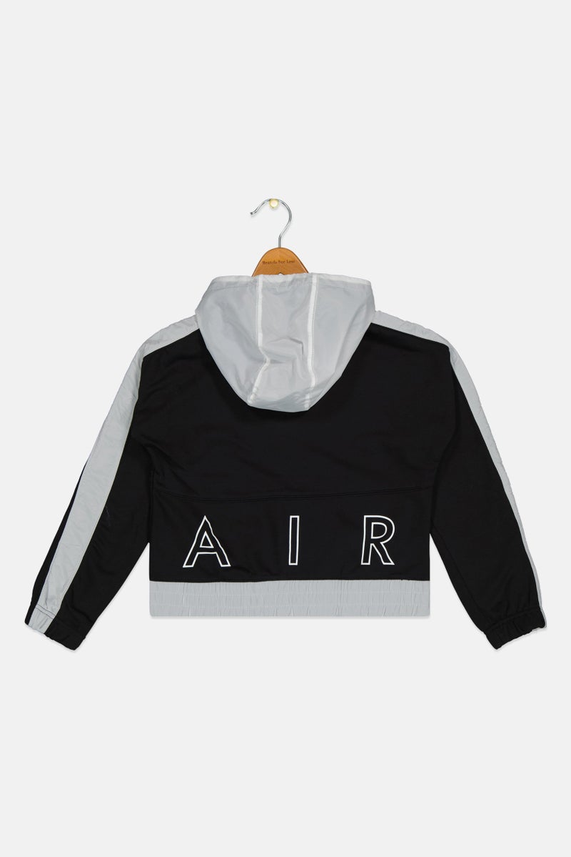 Nike جاكيت خارجي بغطاء رأس بأكمام طويلة للأطفال الأولاد بشعار العلامة التجارية، أسود - Image 3