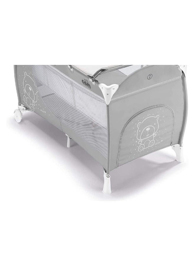 cam سرير السفر ليتينو ديلي بلس - رمادي - سرير سفر مدمج يمكن أخذه في أي مكان، من 0 إلى 36 شهرًا، 2 عجلات، حقيبة سفر، طي مدمج، جيب كبير، سرير أطفال، سرير رضيع - Image 5