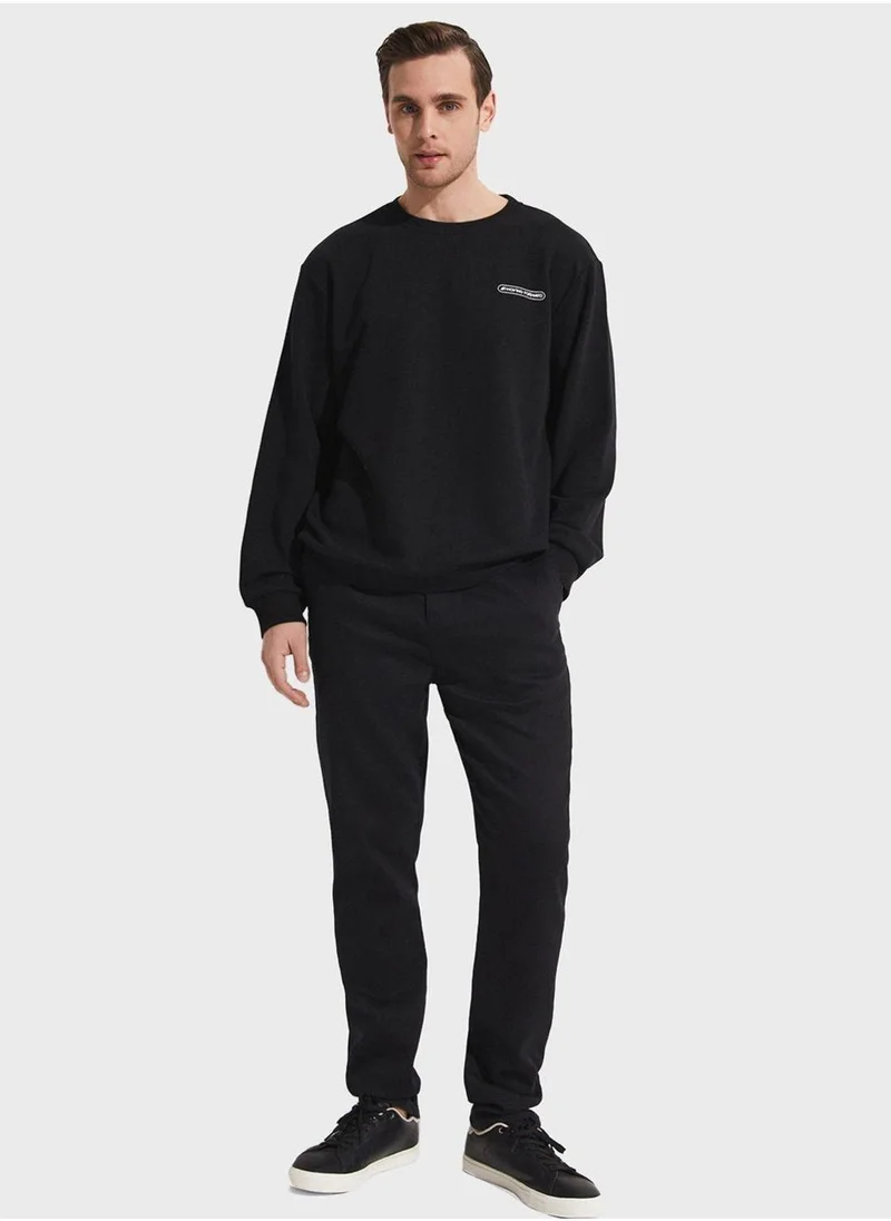 JUNE Essentail Crew Neck Sweatshirt