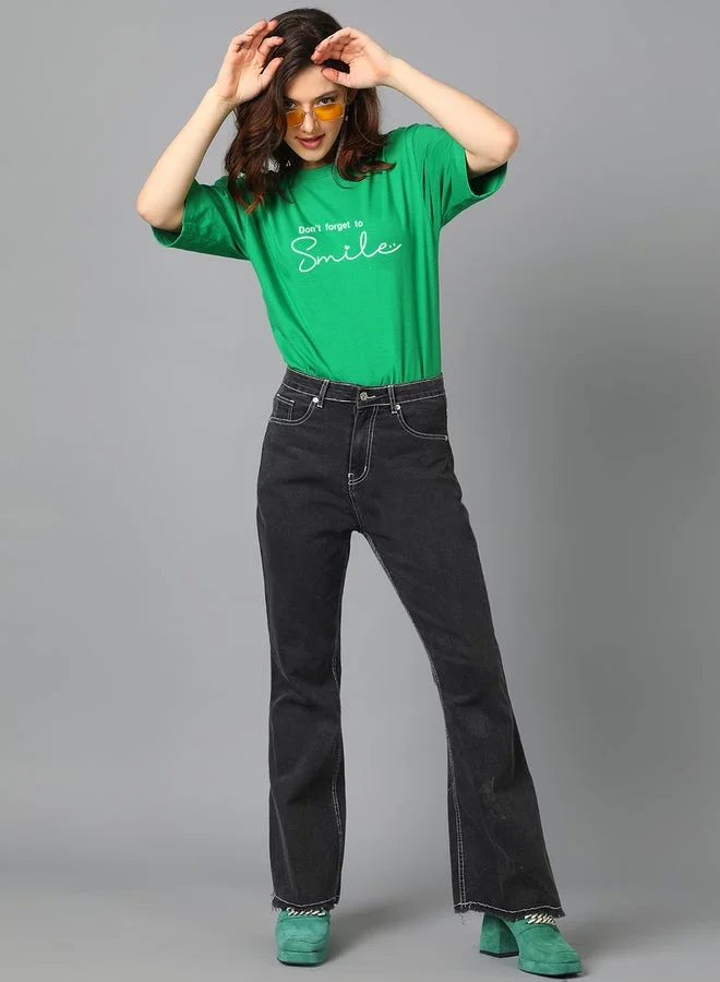 كوتي تيشيرت بطباعة شعار بأكمام قصيرة وقصة واسعة