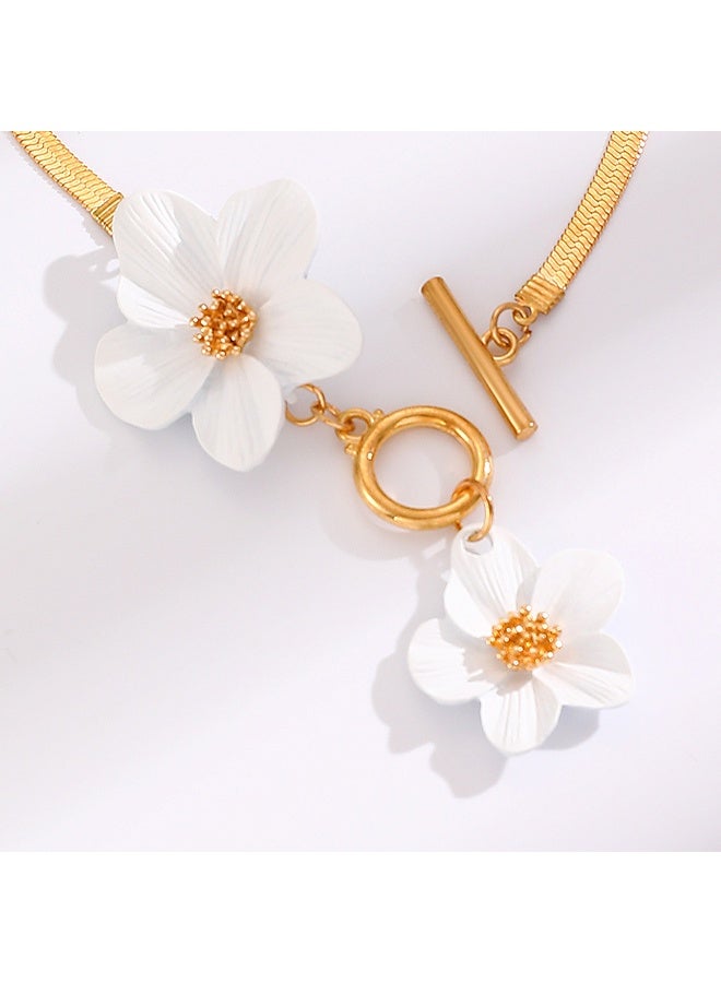 Simple And Elegant White Women's Anklet With An Attractively Drawn Flower, Suitable For Holidays And Parties - Image 3