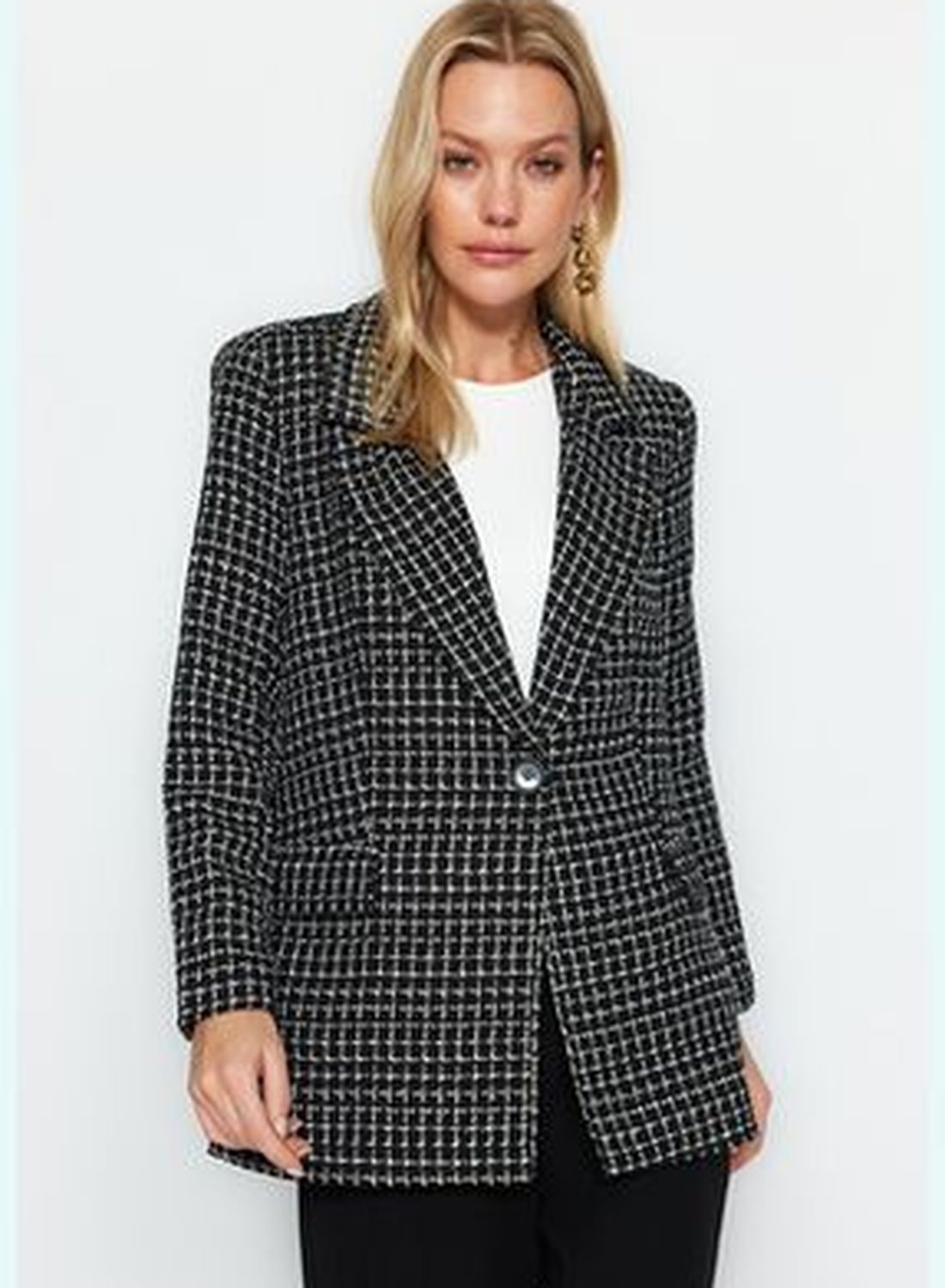 buy-trendyol-glittery-woven-tweed-blazer-jacket-with-black-lining-twoaw24bc00068