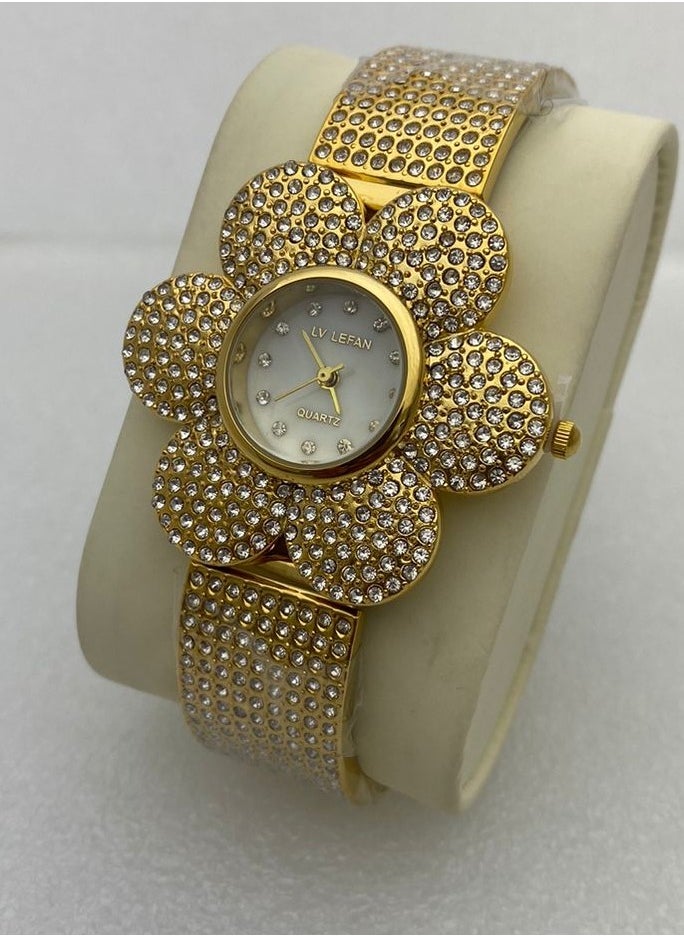 Luxurious women's watch, originality and very elegant design - pzsku/Z283FFA81974F37AC8227Z/45/_/1739799454/695d69ea-d547-4b55-b68b-ca08cdb779d2