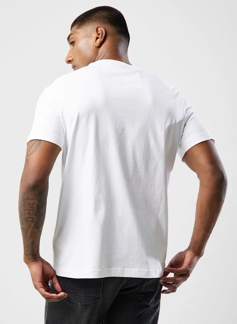 PUMA Classics Small Logo T-Shirt