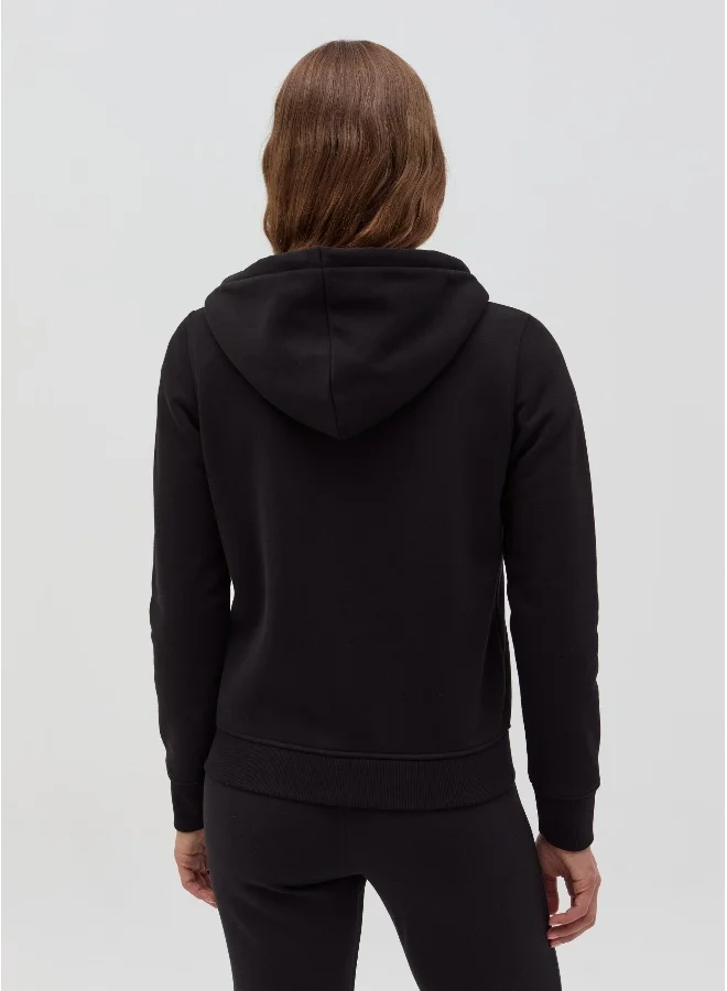 او في اس Essential sweatshirt with hood