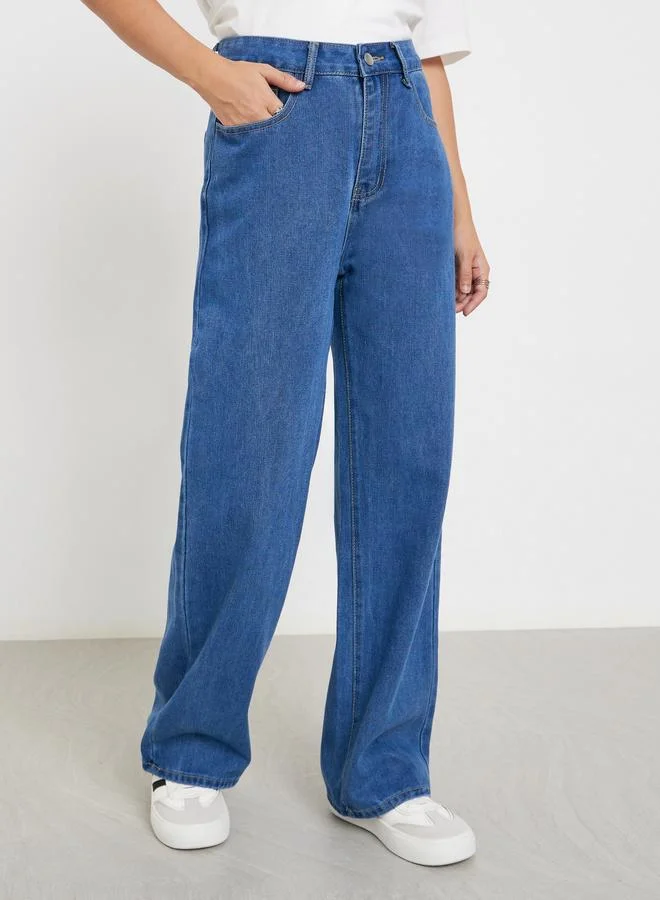 ستايلي جينز بأرجل واسعة وخصر عالي