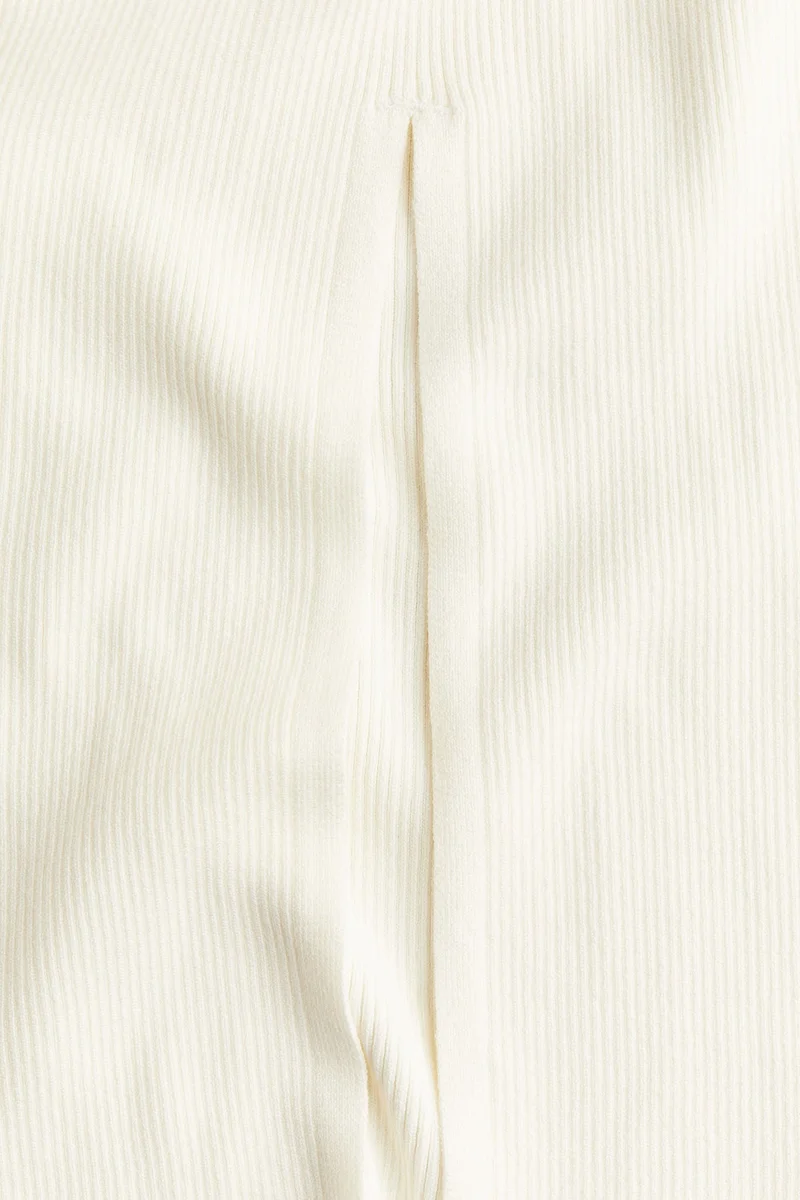 اتش اند ام فستان محبوك من نسيج مرن