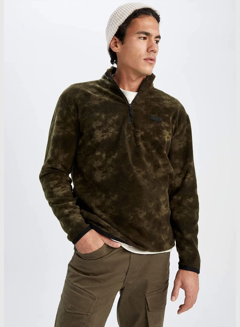 DeFacto Man Stand- Up Collar Knitted Sweatshirt