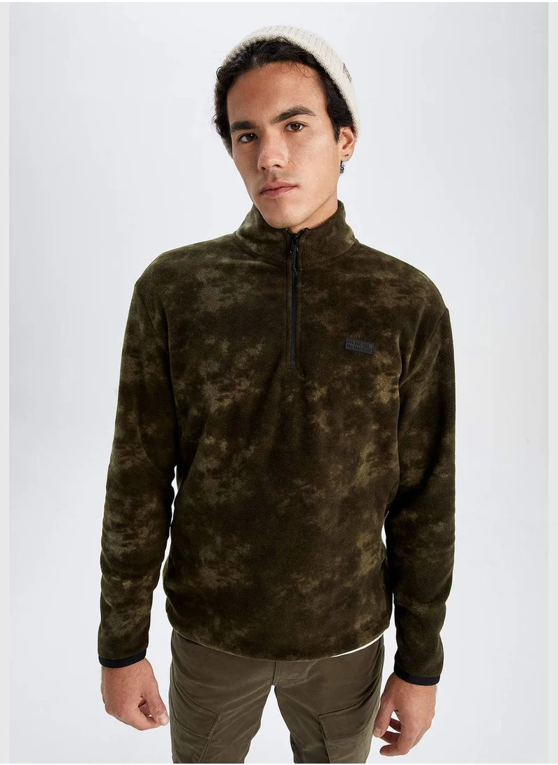 DeFacto Man Stand- Up Collar Knitted Sweatshirt