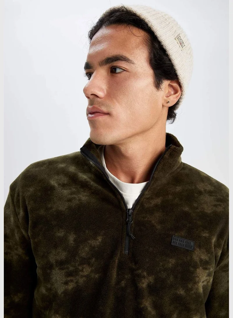DeFacto Man Stand- Up Collar Knitted Sweatshirt