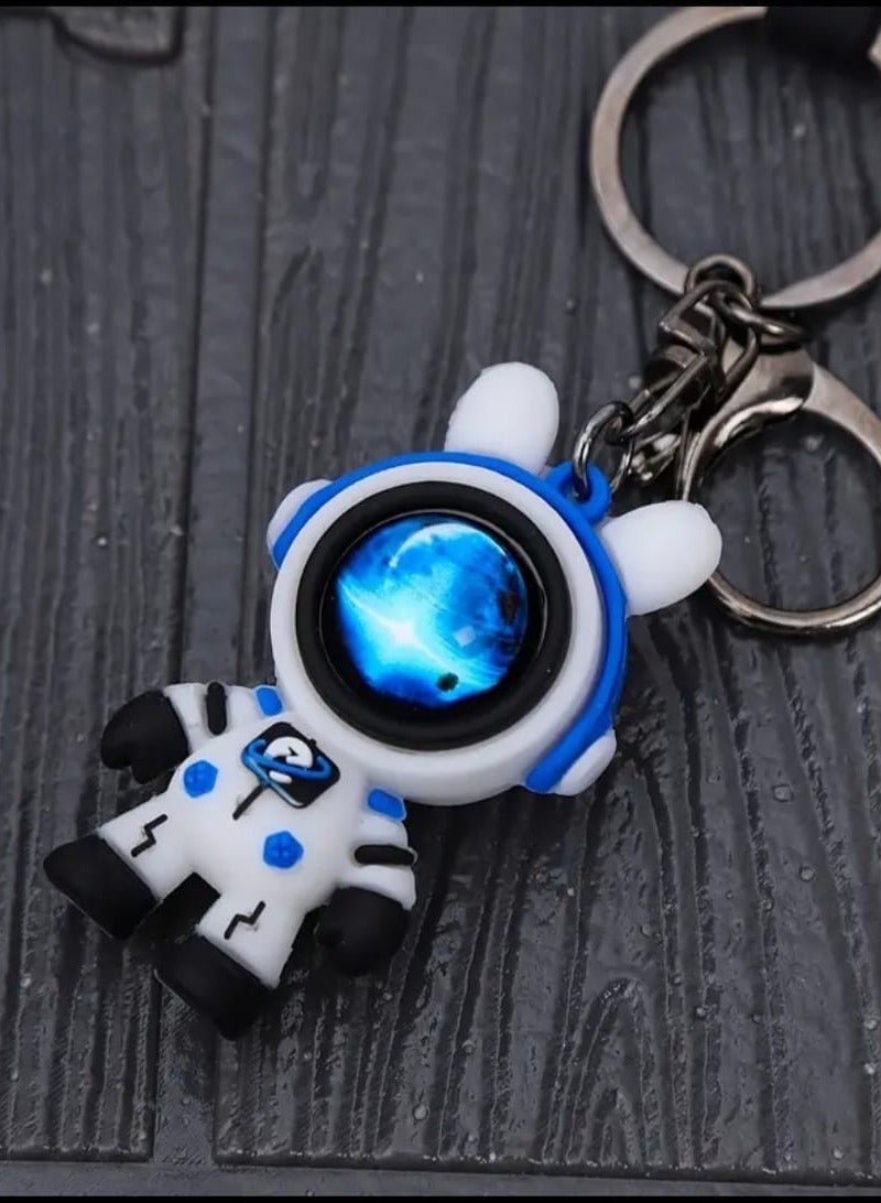 LDQ 1 Pcs Durable Cute Silicone Lightning Bear Key Chain, Fashionable Backpack, Key Charm, Keyring For Bag and Keys, Veering Astronaut Designs - Image 1