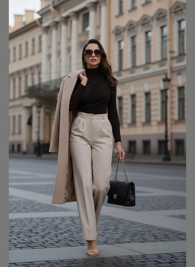 ليلا بلوزة نسائية بياقة واقفة وتفاصيل ملمومة بقصة ضيقة