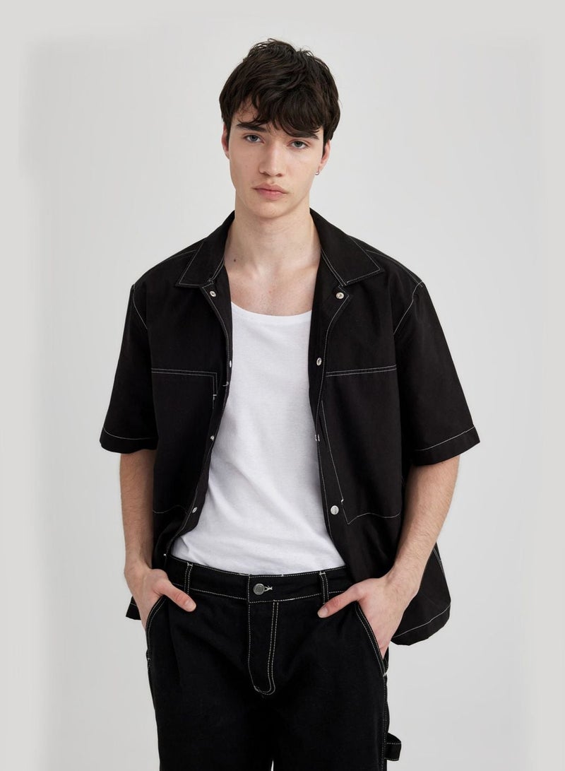 ديفاكتو قميص قطني قصير الأكمام بقصة مريحة - Image 2