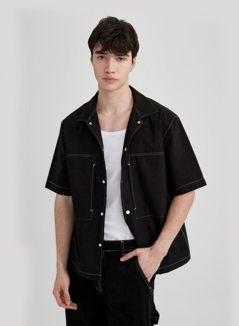 ديفاكتو قميص قطني قصير الأكمام بقصة مريحة - Image 1