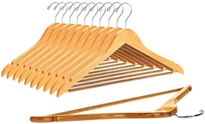 Quality Hangers شماعات خشبية عالية الجودة - طقم شماعات مقوسة قليلاً - شماعات معاطف من الخشب الصلب بخطافات كرومية أنيقة - شماعات متينة للملابس، والسترات، والقمصان، والسراويل، والبدلات (لون طبيعي، 10 قطع) - Image 3