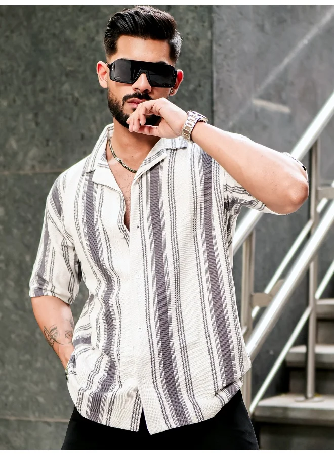 مانياك قميص رجالي بأكمام ثلاثة أرباع مخطط باللون الرمادي مع نسيج خلية النحل