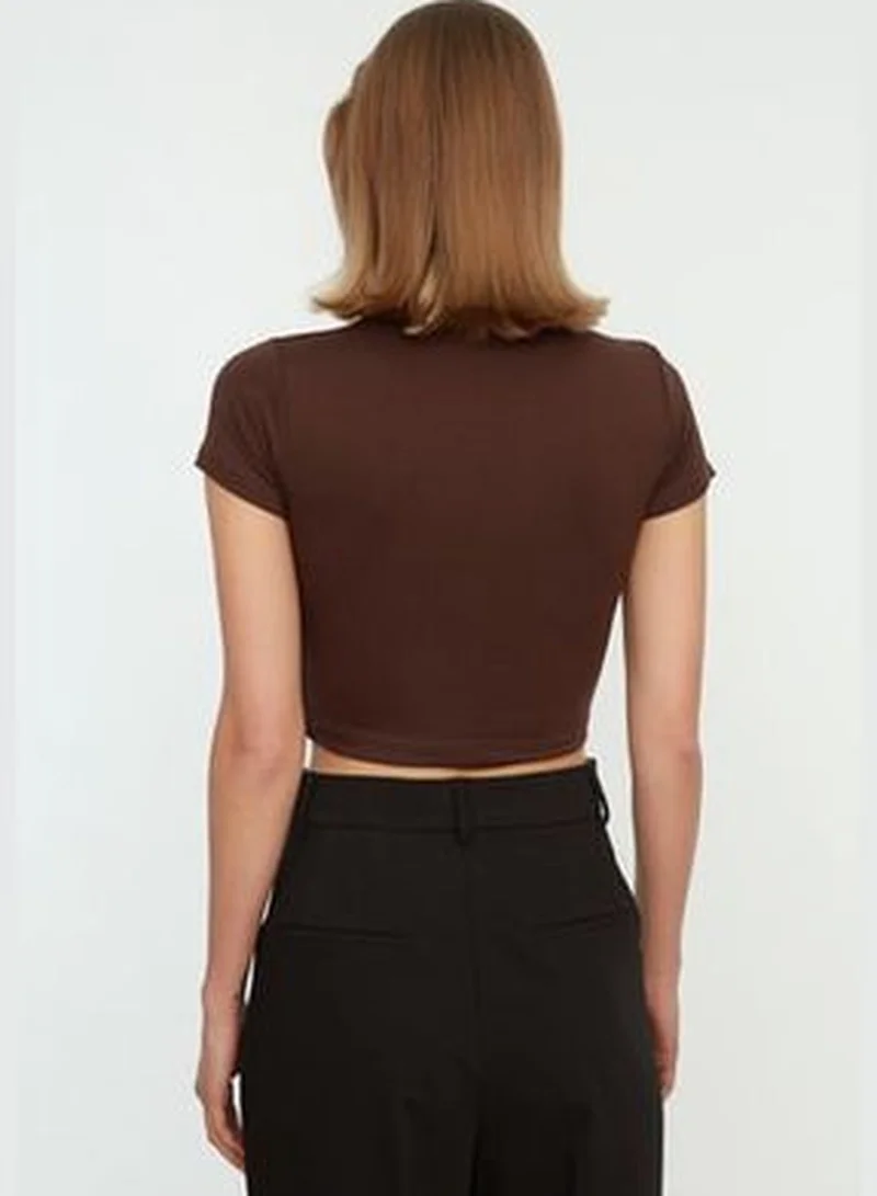 trendyol Brown Fitted/Sleek, Double Breasted Collar Crop Viscose Stretch Knit Blouse TWOSS22BZ0536