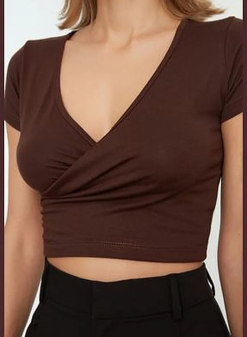 trendyol Brown Fitted/Sleek, Double Breasted Collar Crop Viscose Stretch Knit Blouse TWOSS22BZ0536