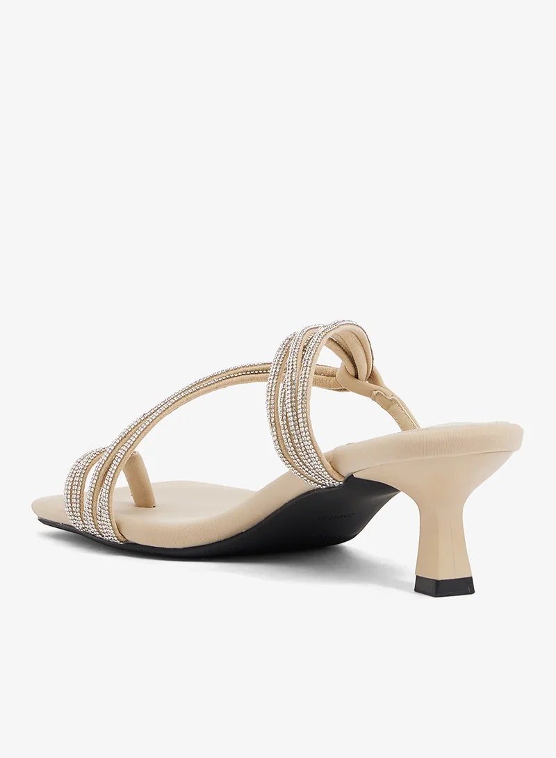 خزانة صنادل بكعب