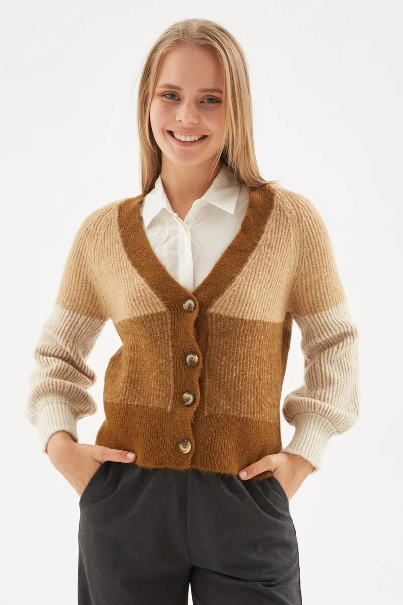 Fashion Friends Regular Fit V Neck Buttoned Cardigan Women's Cardigan 24K0187K1
