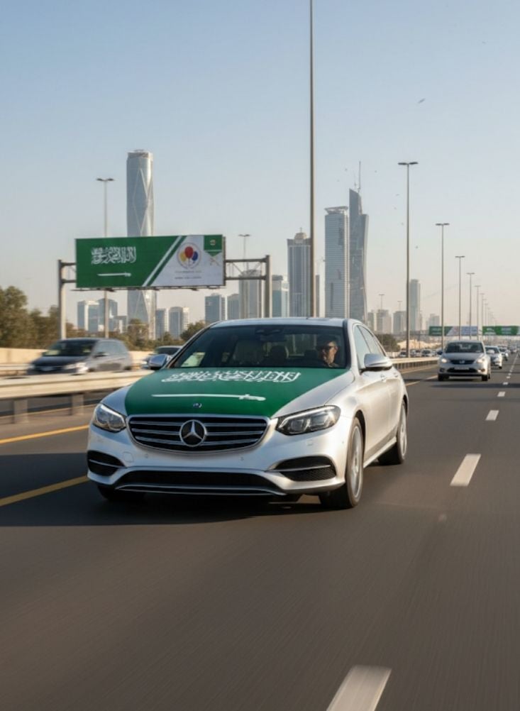 بريميم ملصق غطاء محرك السيارة بمناسبة اليوم الوطني السعودي - تصميم علم أخضر فاخر للسيارات السيدان وسيارات الدفع الرباعي - Image 2