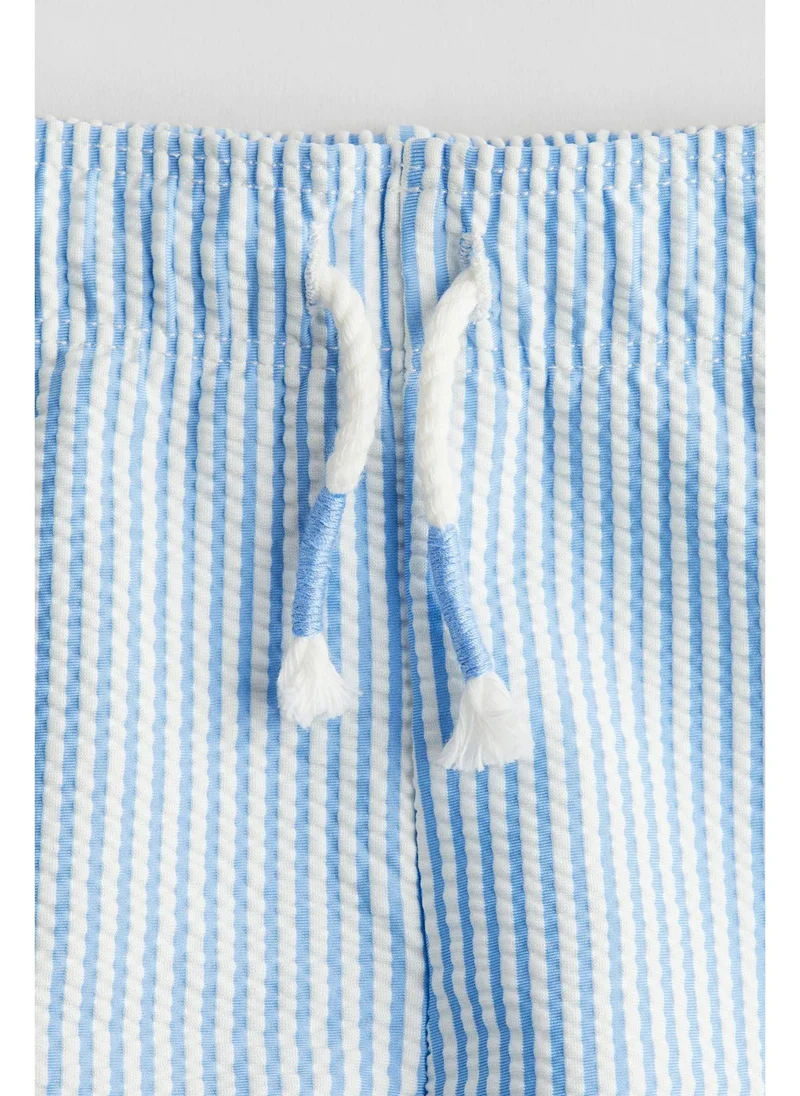 اتش اند ام Patterned swim shorts