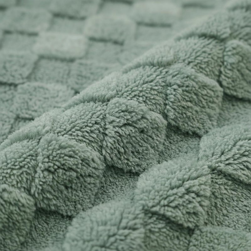 Americanflat 60x80 Jacquard Fleece Throw Blanket - Soft and Breathable Throw Blanket for Couch, Bed, Chair - Fleece Blankets Perfect for Home, Bedroom, or Outdoor Use - Checkered Design in Green - Image 3