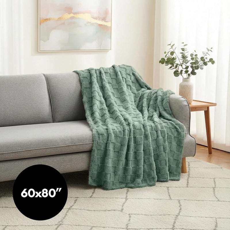 Americanflat 60x80 Jacquard Fleece Throw Blanket - Soft and Breathable Throw Blanket for Couch, Bed, Chair - Fleece Blankets Perfect for Home, Bedroom, or Outdoor Use - Checkered Design in Green - Image 2