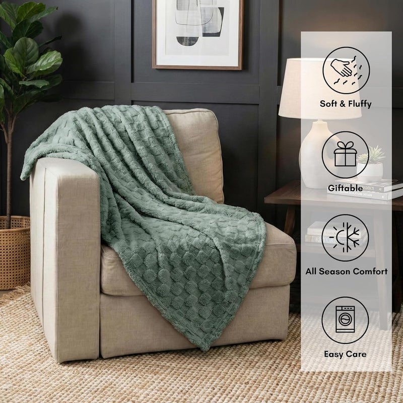 Americanflat 60x80 Jacquard Fleece Throw Blanket - Soft and Breathable Throw Blanket for Couch, Bed, Chair - Fleece Blankets Perfect for Home, Bedroom, or Outdoor Use - Checkered Design in Green - Image 4