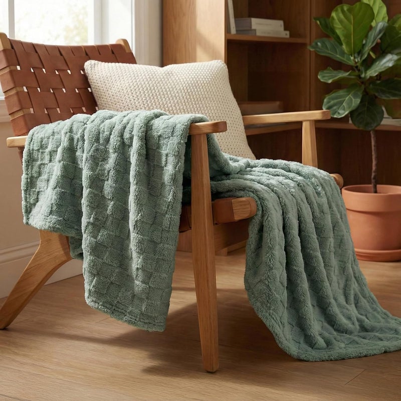 Americanflat 60x80 Jacquard Fleece Throw Blanket - Soft and Breathable Throw Blanket for Couch, Bed, Chair - Fleece Blankets Perfect for Home, Bedroom, or Outdoor Use - Checkered Design in Green - Image 1