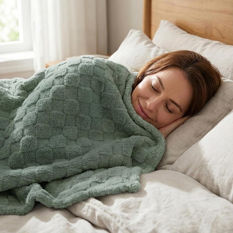 Americanflat 60x80 Jacquard Fleece Throw Blanket - Soft and Breathable Throw Blanket for Couch, Bed, Chair - Fleece Blankets Perfect for Home, Bedroom, or Outdoor Use - Checkered Design in Green - Image 5