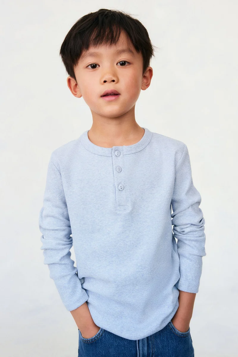 اتش اند ام بلوزة من القطن بدون ياقة